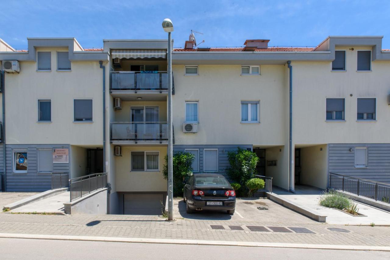 Stiva Apartment - New Apartment With Free Parking, 150M From The Beach Kaštela 外观 照片